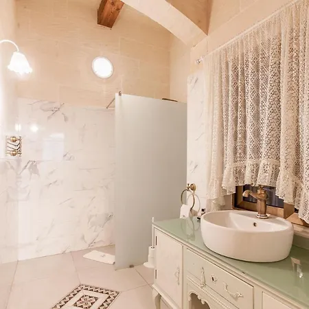 Centre Island Gozitan & Pool - Happy Kerċem