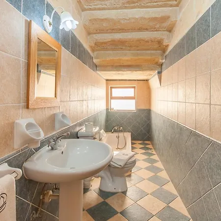 Centre Island Gozitan & Pool - Happy * Kerċem