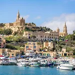 Centre Island Gozitan & Pool - Happy
