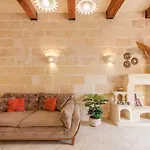 Centre Island Gozitan & Pool - Happy Nyaraló