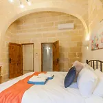 Centre Island Gozitan & Pool - Happy Nyaraló