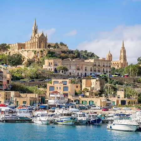 Centre Island Gozitan & Pool - Happy