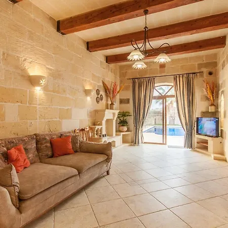 度假居 Centre Island Gozitan & Pool - Happy Kerċem