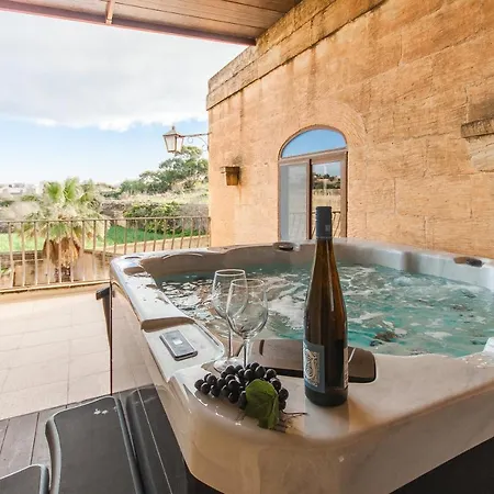 Centre Island Gozitan & Pool - Happy Kerċem