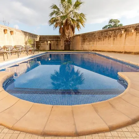 Centre Island Gozitan & Pool - Happy Semesterbostad Kerċem