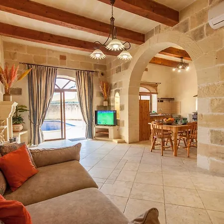 Centre Island Gozitan & Pool - Happy Kerċem