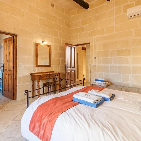 度假居 Centre Island Gozitan & Pool - Happy *