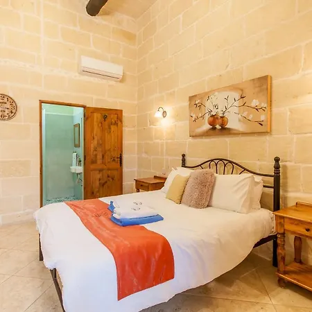 度假居 Centre Island Gozitan & Pool - Happy *