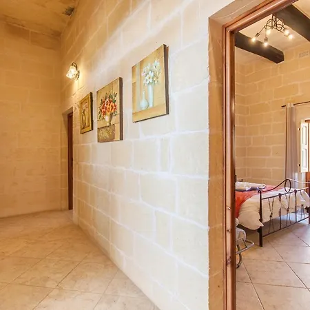 度假居 Centre Island Gozitan & Pool - Happy *