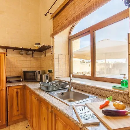 Semesterbostad Centre Island Gozitan & Pool - Happy