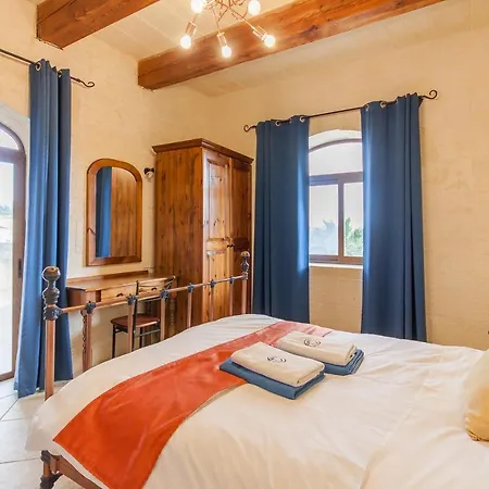 Semesterbostad Centre Island Gozitan & Pool - Happy