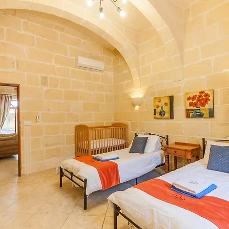 度假居 Centre Island Gozitan & Pool - Happy *