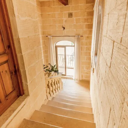 Centre Island Gozitan & Pool - Happy Kerċem