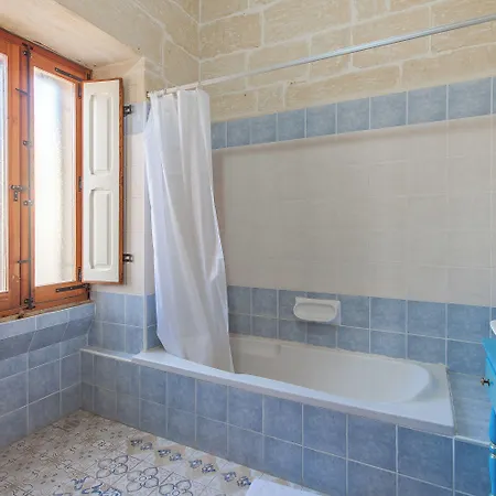 Centre Island Gozitan & Pool - Happy Kerċem