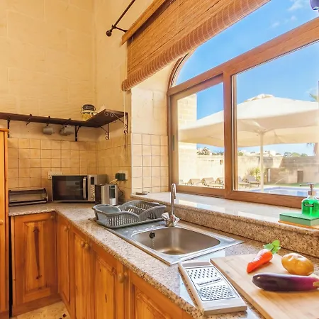 Centre Island Gozitan & Pool - Happy Casa vacanze Kerċem