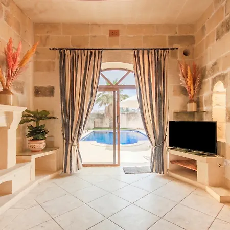 Centre Island Gozitan & Pool - Happy Casa vacanze Kerċem