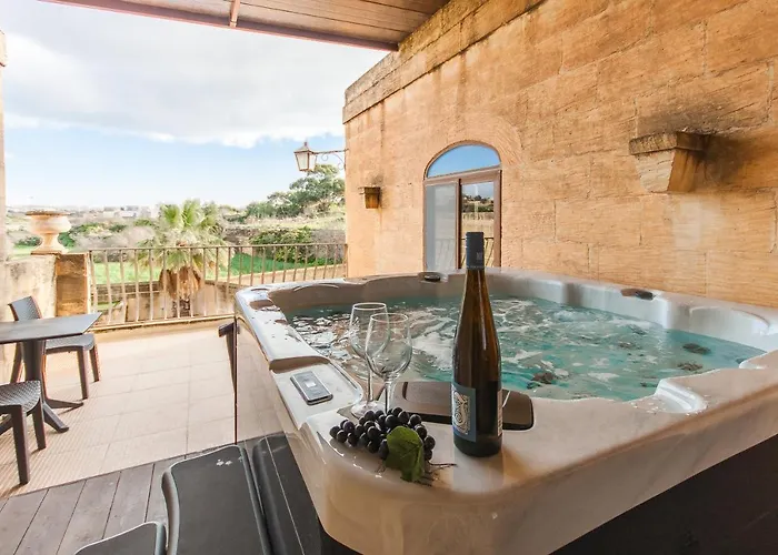 Centre Island Gozitan & Pool - Happy Kerċem