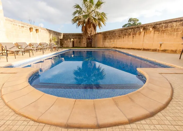 Centre Island Gozitan & Pool - Happy Holiday home Kercem