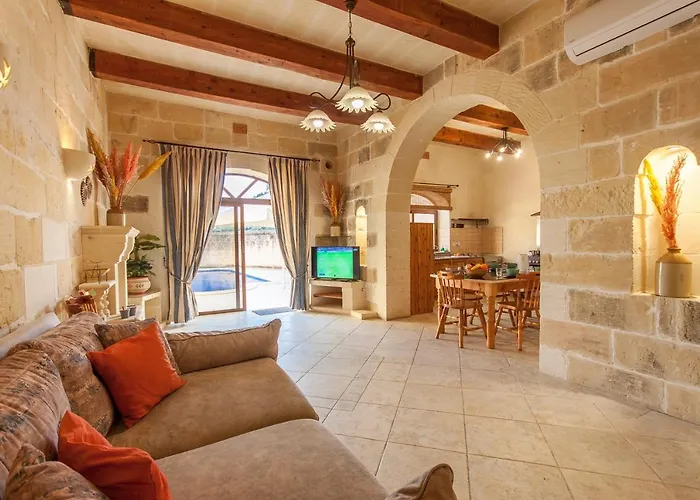 Centre Island Gozitan & Pool - Happy Kerċem