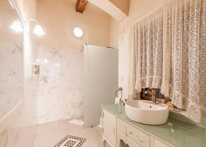 Centre Island Gozitan & Pool - Happy Kercem