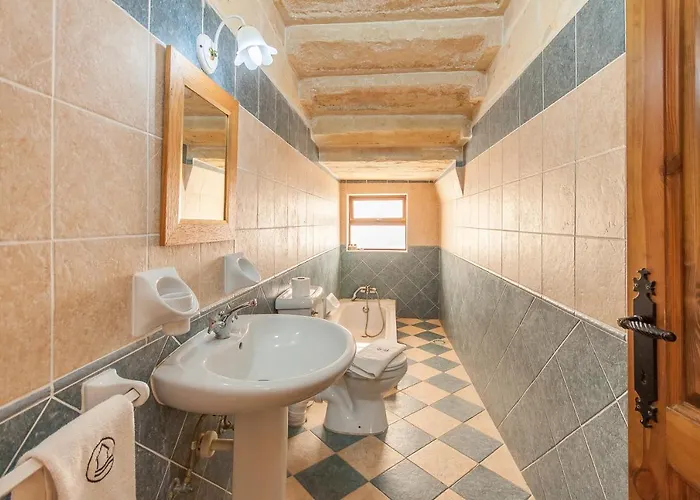 Centre Island Gozitan & Pool - Happy * Kerċem