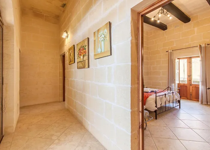 Vakantiehuis Centre Island Gozitan & Pool - Happy *