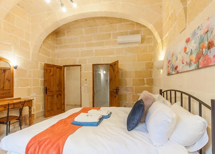 Centre Island Gozitan & Pool - Happy Holiday home