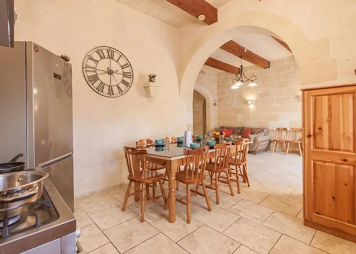 Vakantiehuis Centre Island Gozitan & Pool - Happy